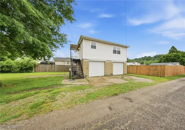 Homes for sale in Belpre, OH | 1010 1/2 Poplar Ave, Belpre, OH 45714 | MLS# 5217246