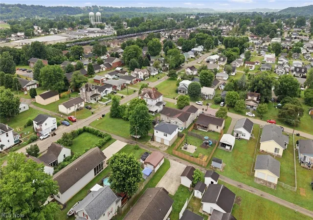 Homes for sale in Belpre, OH | 1010 1/2 Poplar Ave, Belpre, OH 45714 | MLS# 5217246