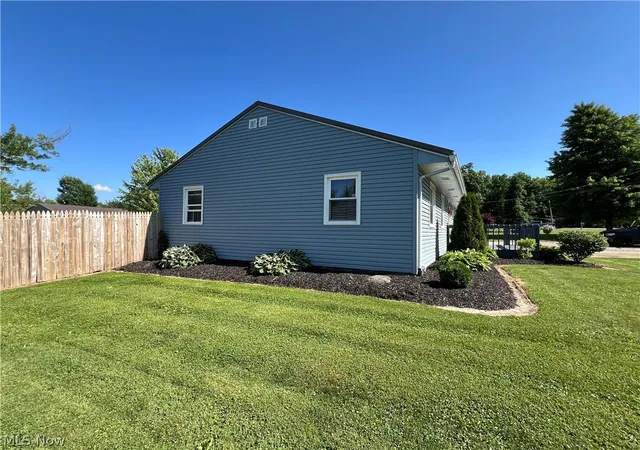 4th image of 4686 Knickerbocker Cir, Ashtabula, OH 44004 | MLS# 5218103