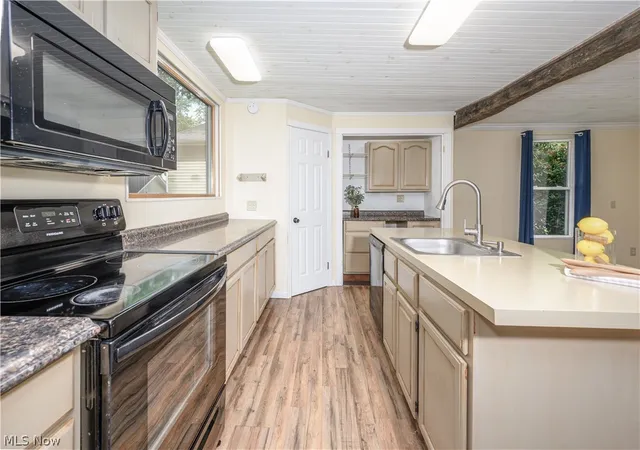 Homes for sale in Ravenna, OH | 128 E Central Ave, Ravenna, OH 44266 | MLS# 5216080