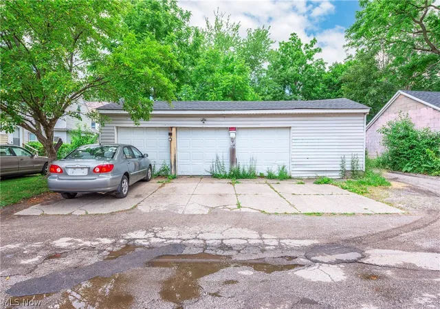 Homes for sale in Cleveland, OH | 3295 W 56th St, Cleveland, OH 44102 | MLS# 5217536