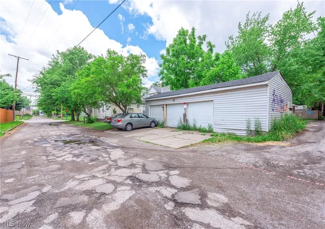Homes for sale in Cleveland, OH | 3295 W 56Th St, Cleveland, OH 44102 | MLS# 5217536