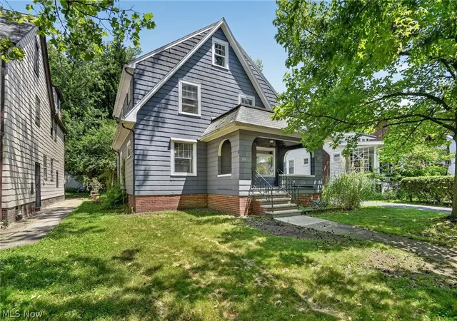 Homes for sale in Cleveland Heights, OH | 927 Englewood Rd, Cleveland Heights, OH 44121 | MLS# 5216736