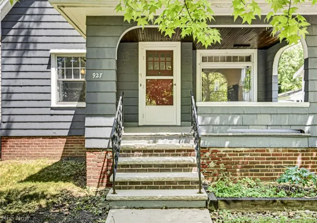 Homes for sale in Cleveland Heights, OH | 927 Englewood Rd, Cleveland Heights, OH 44121 | MLS# 5216736