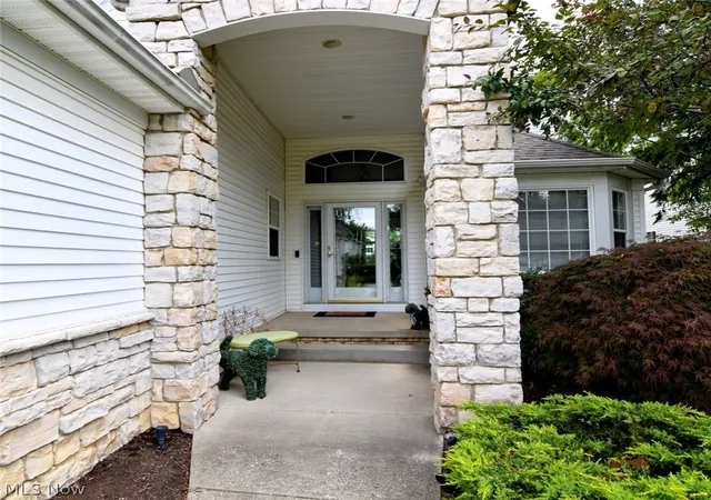 2nd image of 417 W Glengary Cir, Cleveland, OH 44143 | MLS# 5217371