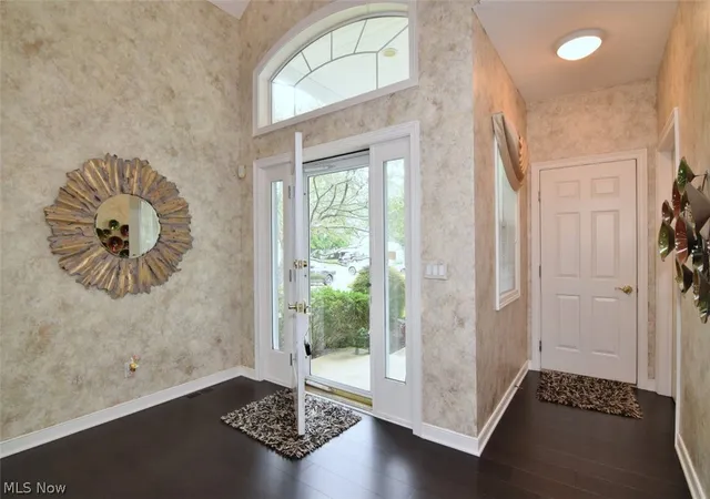 image of 417 W Glengary Cir, Cleveland, OH 44143 | MLS# 5217371