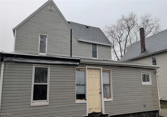 3rd image of 1857 Maple Ave Ne, Canton, OH 44705 | MLS# 5218226