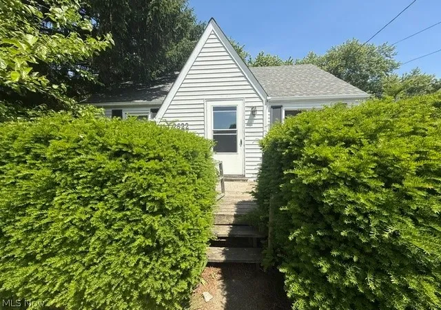 Photo 1 of Single family home for sale at 2622 Harmont Ave Ne, Canton, OH 44705 | MLS# 5218173 | Listing updated on 2026-07-21