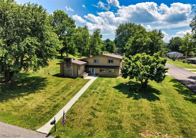 2nd image of 1601 Marion Dr, Coshocton, OH 43812 | MLS# 5216933