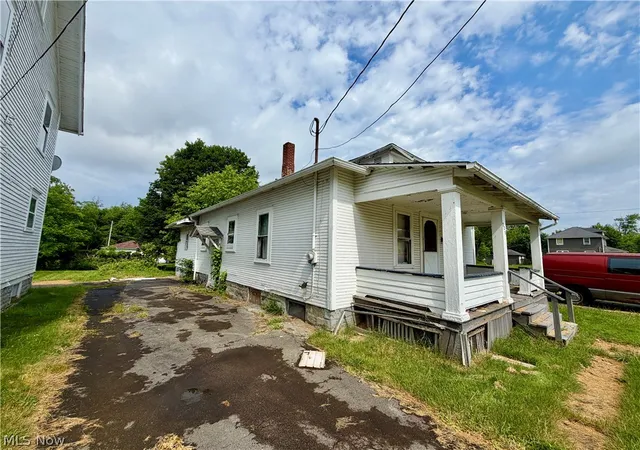 Homes for sale in Youngstown, OH | 828 Miami St, Youngstown, OH 44505 | MLS# 5218304