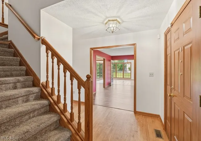Photo 3 of Single family home for sale at 2285 Thoroughbred Dr, Wadsworth, OH 44281 | MLS# 5217956 | Listing updated on 2026-08-04