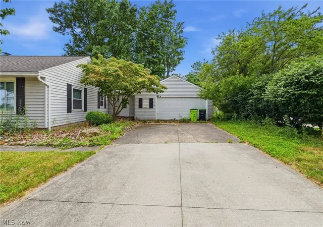 Photo 3 of Single family home for sale at 2200 Buena Vista Dr, Wickliffe, OH 44092 | MLS# 5218372 | Listing updated on 2026-08-27
