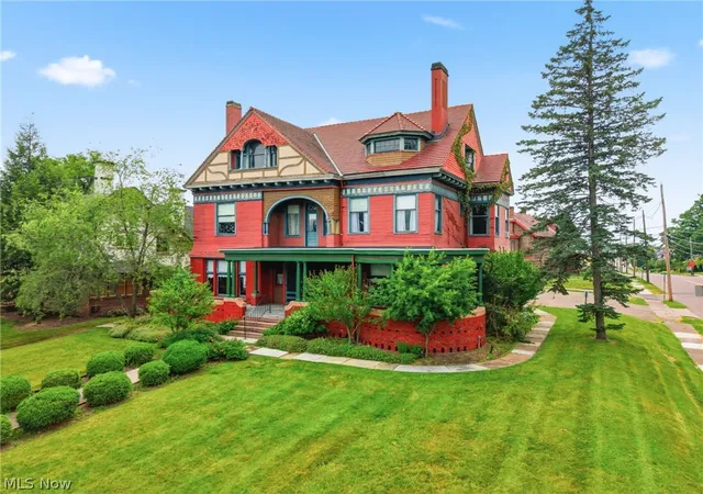 Photo 3 of Single family home for sale at 1435 Market Ave N, Canton, OH 44714 | MLS# 5216689 | Listing updated on 2026-09-28