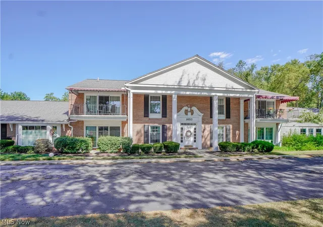 Homes for sale in North Canton, OH | 1653 Greenway Rd Se #202, North Canton, OH 44709 | MLS# 5218397