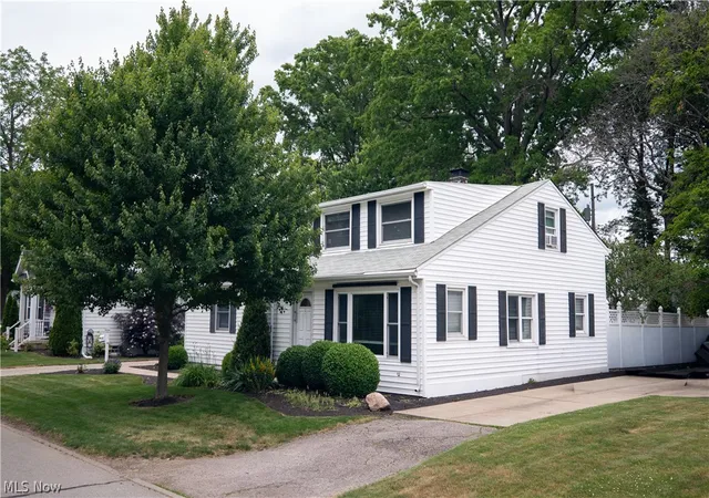 Photo 2 of Single family home for sale at 181 Sunset Rd, Avon Lake, OH 44012 | MLS# 5218319 | Listing updated on 2026-07-28