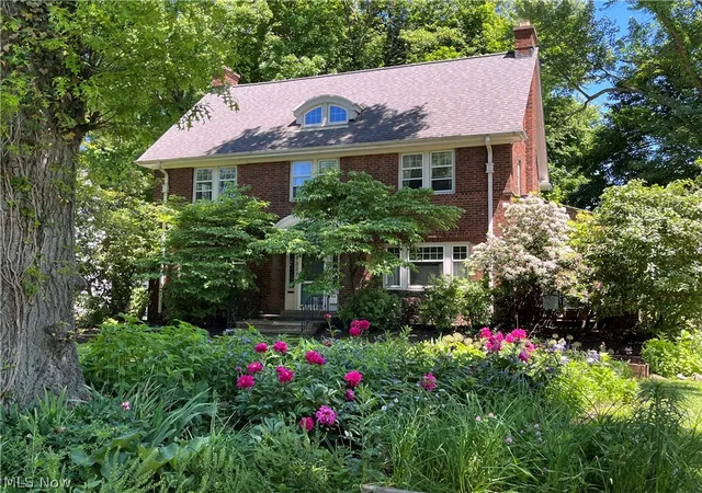 Homes for sale in Cleveland Heights, OH | 1327 Oakridge Dr, Cleveland Heights, OH 44121 | MLS# 5207667