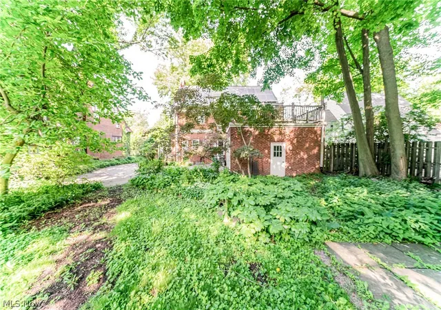 Homes for sale in Cleveland Heights, OH | 1327 Oakridge Dr, Cleveland Heights, OH 44121 | MLS# 5207667