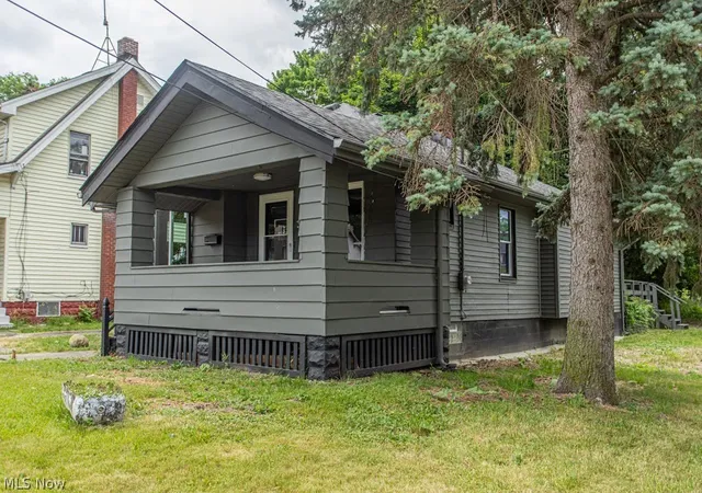 2nd image of 303 E Ravenwood Ave, Youngstown, OH 44507 | MLS# 5218410