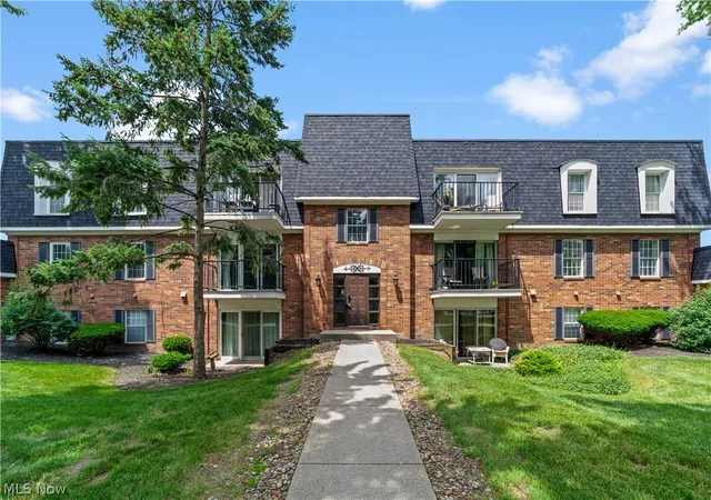 1st image of 1900 King James #303, Westlake, OH 44145 | MLS# 5218421