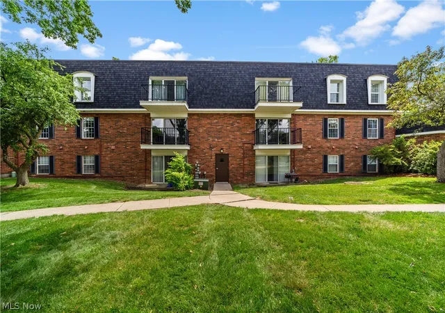 3rd image of 1900 King James, Westlake, OH 44145