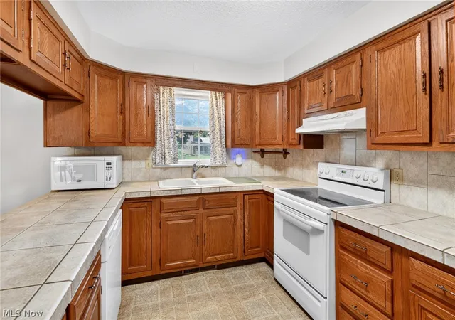 Photo 3 of Single family home for sale at 2379 Tanglewood Dr, Salem, OH 44460 | MLS# 5217490 | Listing updated on 2026-07-30