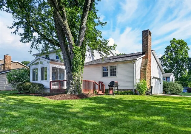 Photo 3 of Single family home for sale at 2379 Tanglewood Dr, Salem, OH 44460 | MLS# 5217490 | Listing updated on 2026-09-28