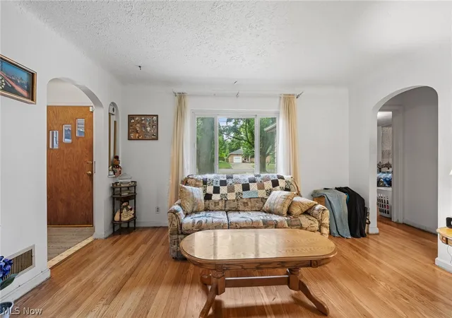 Homes for sale in Parma, OH | 4714 W Ridgewood Dr, Parma, OH 44134 | MLS# 5218071