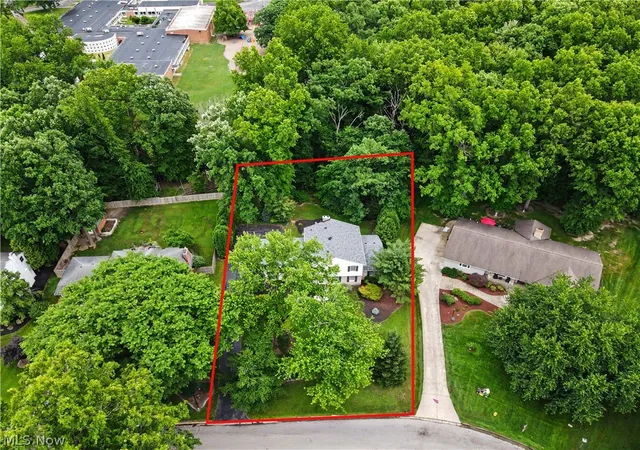 2nd image of 553 N Briarcliff Dr, Canfield, OH 44406 | MLS# 5218244