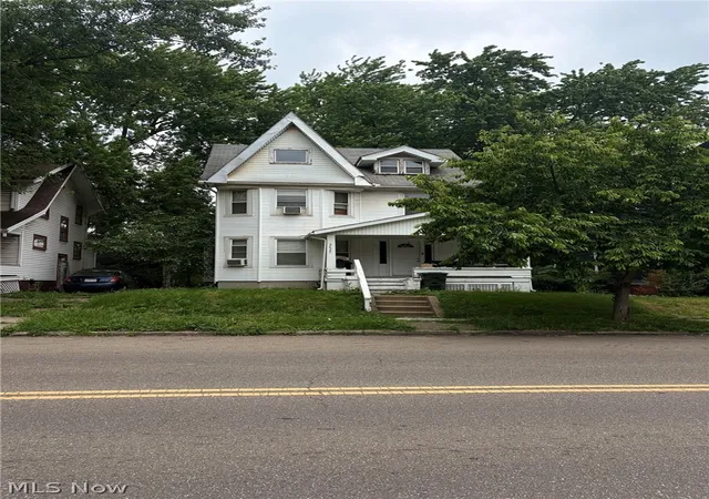 Photo 1 of Single family home for sale at 2423 9th Street Sw, Canton, OH 44710 | MLS# 5218555 | Listing updated on 2026-06-12