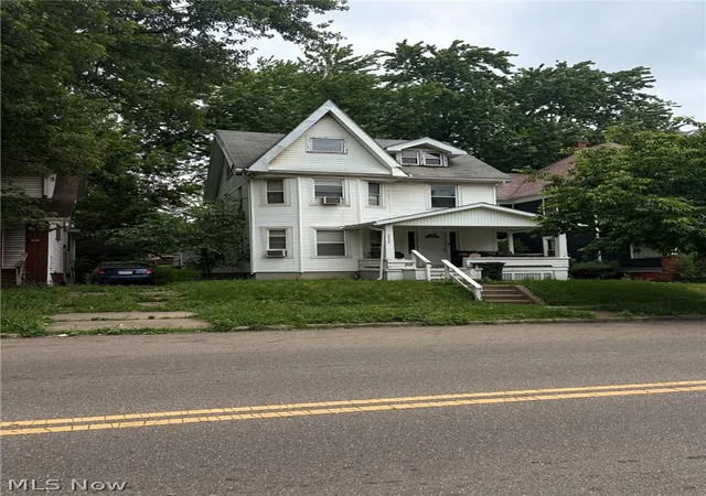 Photo 2 of Single family home for sale at 2423 9th Street Sw, Canton, OH 44710 | MLS# 5218555 | Listing updated on 2026-06-12