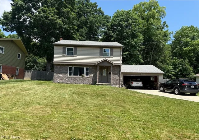 Photo 2 of Sale Pending at 3330 Kingston Ln, Youngstown, OH 44511 | MLS# 5218569 | Listing updated on 2026-07-23
