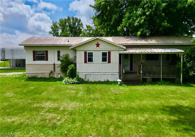 Homes for sale in Zanesville, OH | 875 Mobile Dr, Zanesville, OH 43701 | MLS# 5218200
