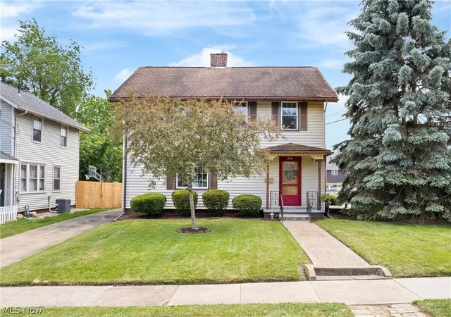 1st image of 206 Bachtel St Se, North Canton, OH 44720 | MLS# 5218329