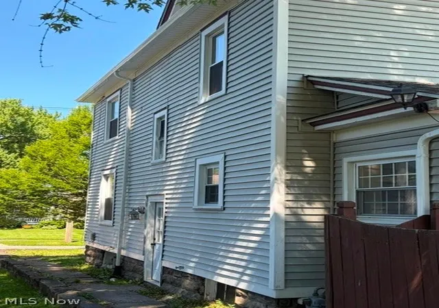 Photo 3 of Single family home for sale at 664 N Ellsworth Ave, Salem, OH 44460 | MLS# 5218581 | Listing updated on 2026-08-25