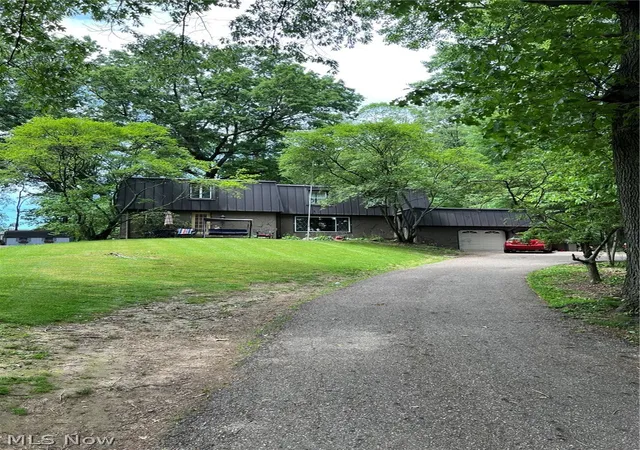 2nd image of 1009 Genoa Ave Nw, Massillon, OH 44646 | MLS# 5218571