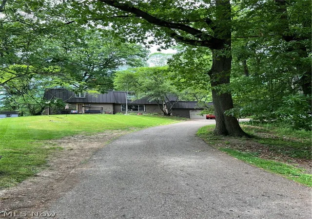 3rd image of 1009 Genoa Ave Nw, Massillon, OH 44646 | MLS# 5218571