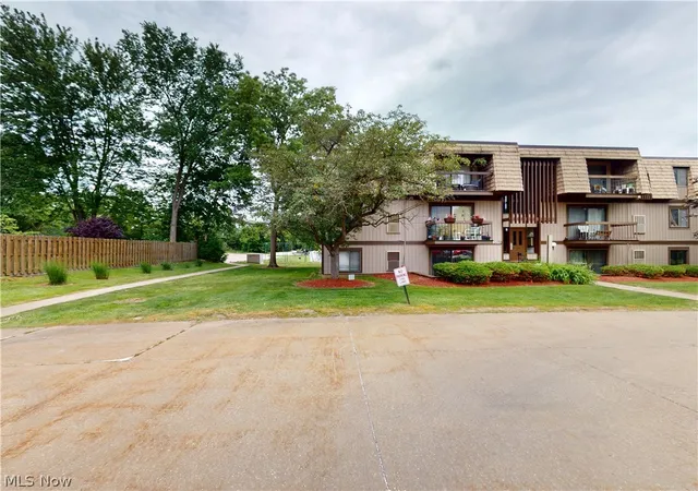 Homes for sale in North Royalton, OH | 9510 Cove Dr #C 11, North Royalton, OH 44133 | MLS# 5218591