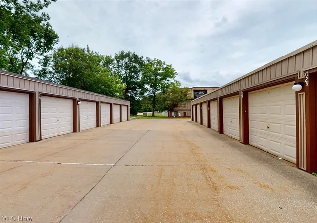 Homes for sale in North Royalton, OH | 9510 Cvs Dr, North Royalton, OH 44133