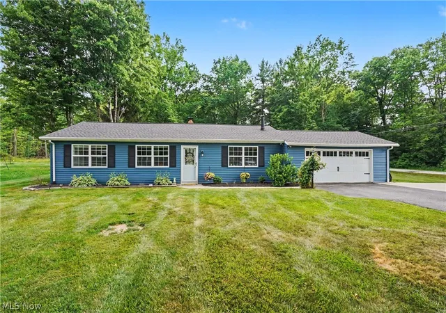 Homes for sale in Aurora, OH | 1223 Aurora Hill Dr, Aurora, OH 44202 | MLS# 5212204