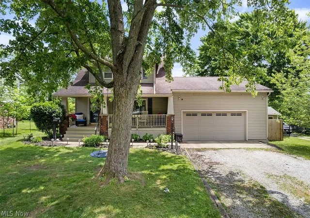 Photo 3 of Sale Pending at 3909 Vira Rd, Stow, OH 44224 | MLS# 5218281 | Listing updated on 2026-08-24