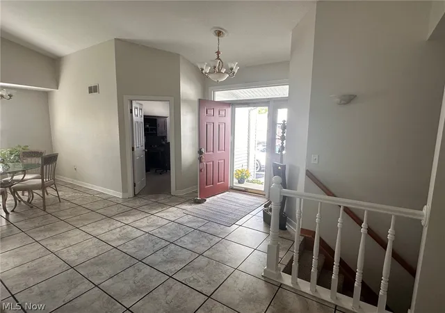2nd image of 220 Cranberry Ct, Warren, OH 44483 | MLS# 5218352