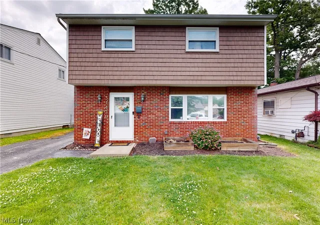 Homes for sale in Eastlake, OH | 37450 Green Dr, Eastlake, OH 44095 | MLS# 5218334