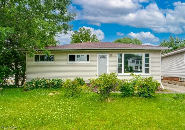 Photo 1 of Single family home for sale at 5833 Stumph Rd, Cleveland, OH 44130 | MLS# 5218458 | Listing updated on 2026-07-22