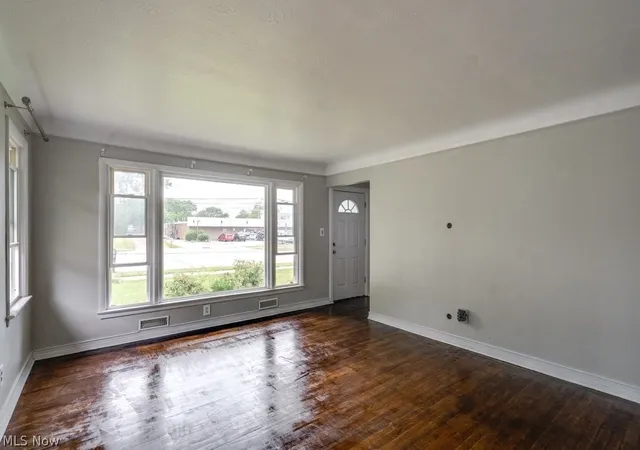 Photo 4 of Single family home for sale at 5833 Stumph Rd, Cleveland, OH 44130 | MLS# 5218458 | Listing updated on 2026-07-22