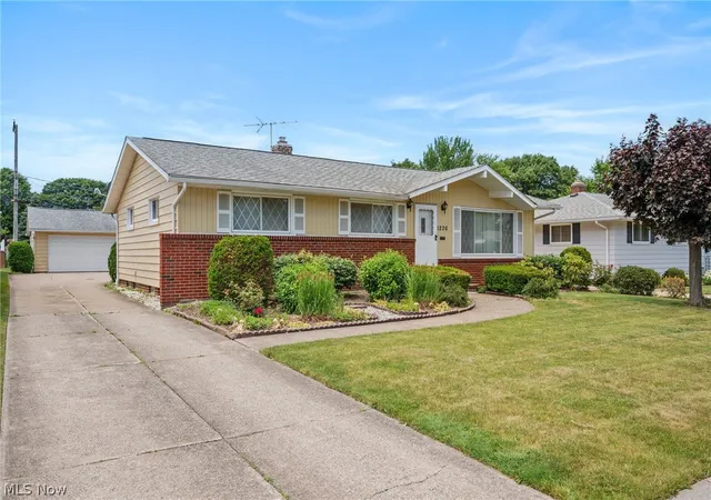 Homes for sale in Mayfield Heights, OH | 1226 Golden Gate Blvd, Mayfield Heights, OH 44124 | MLS# 5218704