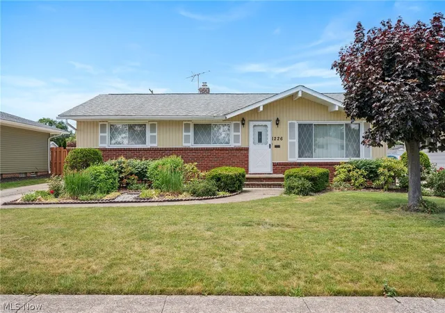 Homes for sale in Mayfield Heights, OH | 1226 Golden Gate Blvd, Mayfield Heights, OH 44124 | MLS# 5218704
