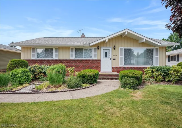 Homes for sale in Mayfield Heights, OH | 1226 Golden Gate Blvd, Mayfield Heights, OH 44124 | MLS# 5218704