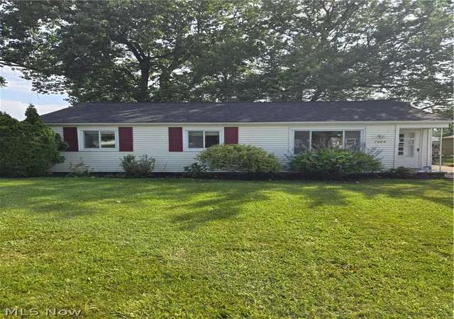 Photo 1 of Single family home for sale at 1024 Quentin Rd, Eastlake, OH 44095 | MLS# 5217604 | Listing updated on 2026-07-14