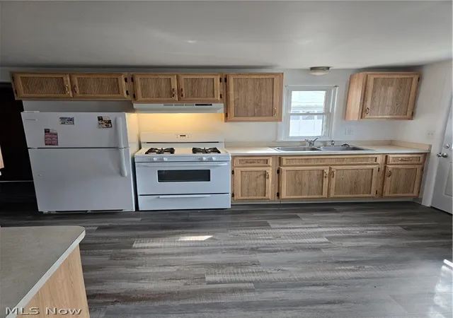 Photo 2 of Single family home for sale at 1024 Quentin Rd, Eastlake, OH 44095 | MLS# 5217604 | Listing updated on 2026-07-14