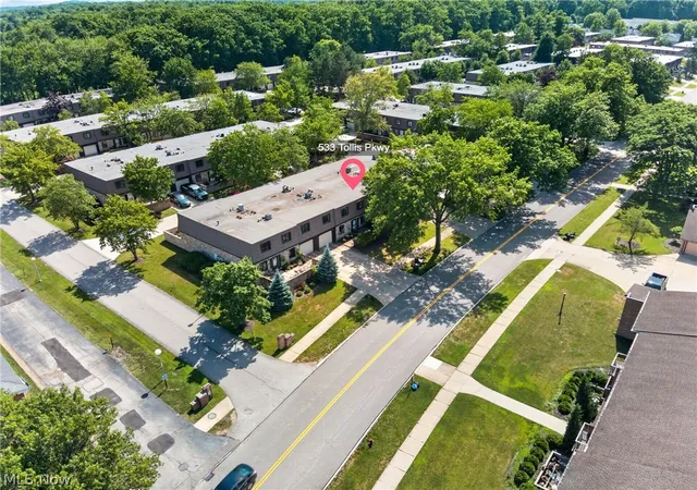 2nd image of 533 Tollis Pkwy, Broadview Heights, OH 44147